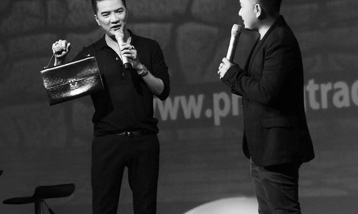 Đàm Vĩnh Hưng hủy show nước ngoài ở nhà làm từ thiện